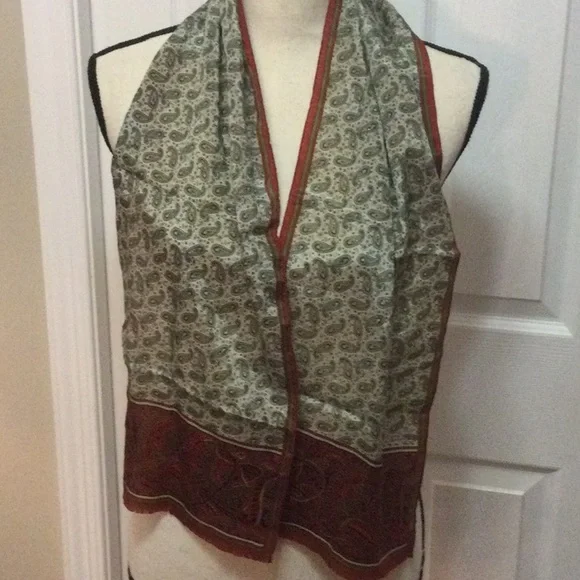 Oscar de la Renta signature scarf - Picture 4 of 5